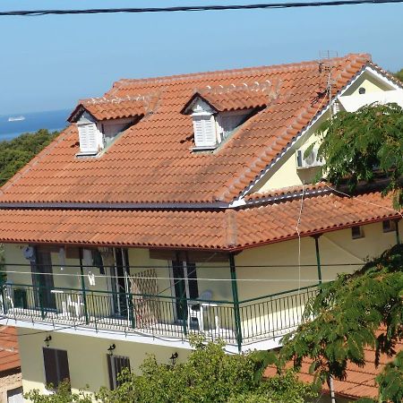 Villa Nefeli Loutsa  Exterior photo