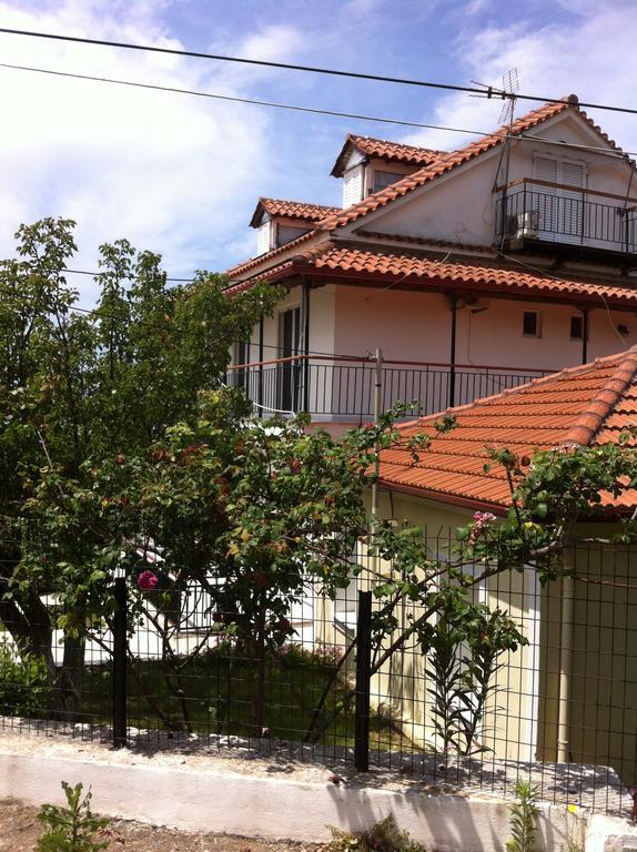 Villa Nefeli Loutsa  Exterior photo