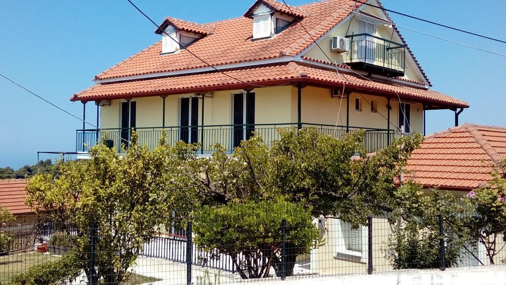 Villa Nefeli Loutsa  Exterior photo