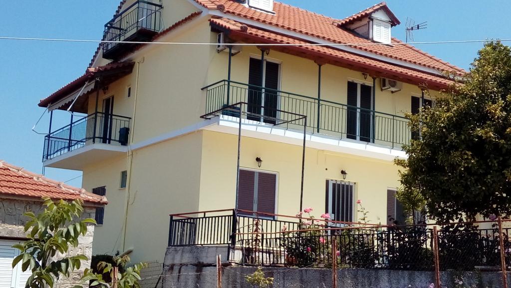 Villa Nefeli Loutsa  Exterior photo