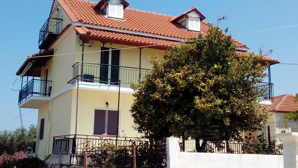 Villa Nefeli Loutsa  Exterior photo